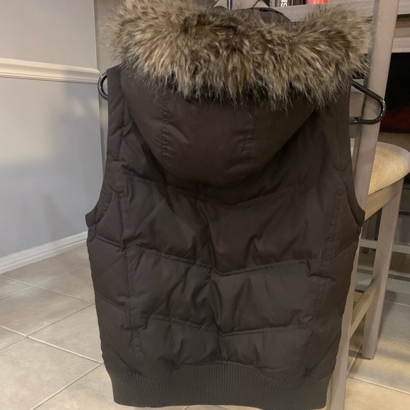 GAP Puffer Vest - Picture 3 of 11